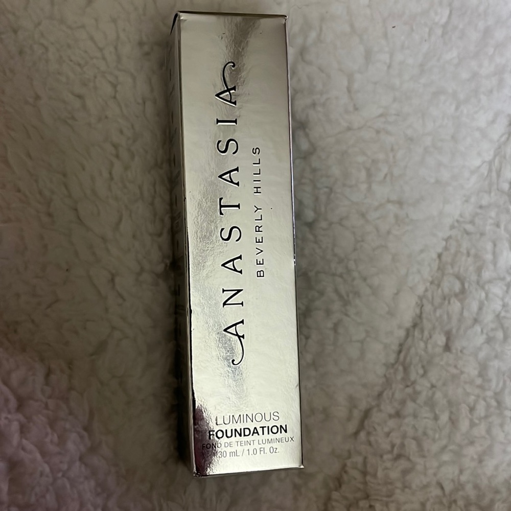 BRAND NEW Anastasia Luminous Foundation      COLOR: 470C